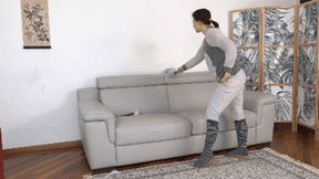 Calzini, ciabatte e faccende domestiche - Socks, slippers, and housekeeping #2 ( MP4 - MOBILE VERSION )