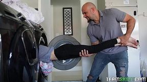 Tiny spinner Jessae Rosae suffers from monster cock