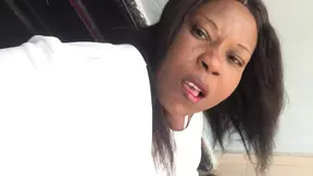 Een eenzame vrouw krijgt kont en kut verslonden door haar man.