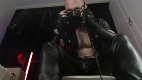 Sir in Leather Webmoment.