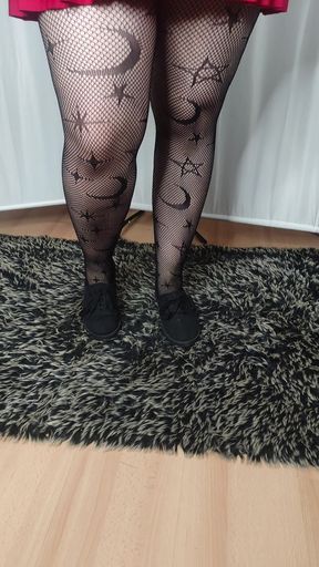 [4k] Patterned Pantyhose and Red Mini Skirt Try on