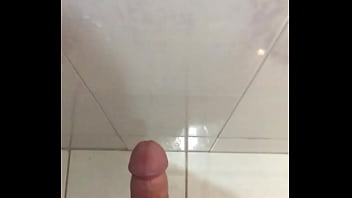 Punheta gozada em camera lenta. Cumshot slow motion.