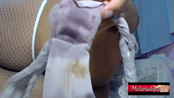 Calcinha suja e buceta peludinha