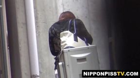Oriental GF pisses and leaks in a Japanese alleyway