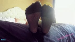Foot Soles in Navy Sheer Pantyhose (HD) MP4