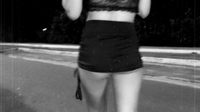 Desfilando pelas ruas de minissaia micro e mostrando tudo bunda buceta peito quase fomos pegos