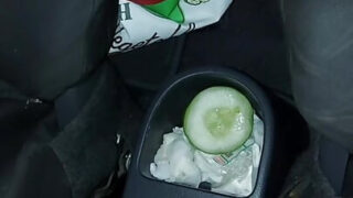 Le mec baise Siri à fond en levrette et lui éjacule une bonne giclée de sperme.