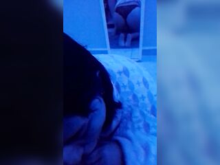 Una rica mamada frente al espejo