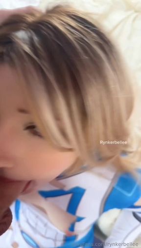 Blonde superheroine gives a deepthroat cosplay cumshot