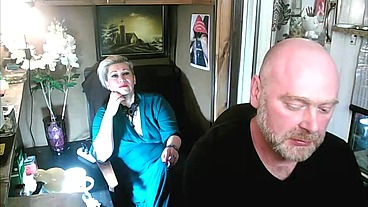 The fun of a mature married couple on the cramped balcony of a Moscow apartment-2