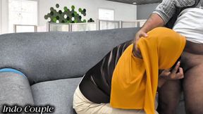 Gadis berhijab berhubungan seks dengan bos untuk dipromosikan di seks kantor