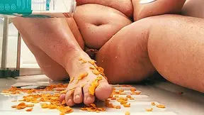 21 Year Old Obese Has Breakfast In The Shower - Asmr