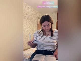 Hairy pussy pisses in jeans and panties Female Desperation