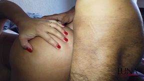 vendedor chegou e acabou comendo o cuzinho da cliente!