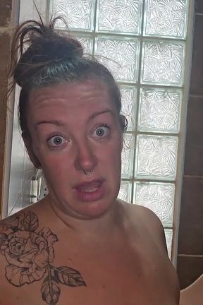 Foodie Friday - Jade Stuffs Her Pussy with Grapes