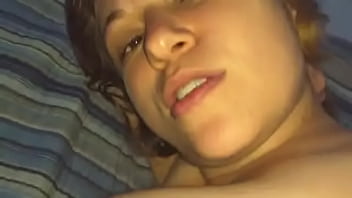 Puta de luxo da o cu sorrindo e goza gostoso