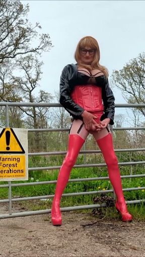 Tranny Gina Outdoors Pissing, Wanking, Posing   Clip 1