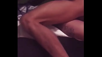 Vaquero hetero curiosome folla en su habitacion despues d euna platicas ne el bar