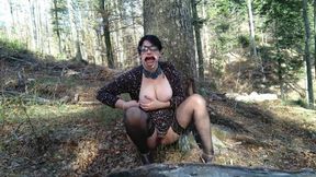MILF with a gorgeous pussy in stockings helped me pee in nature