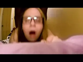 Nerdyk wil naar anime kijken en op zwart lul chillen.