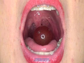 Super Kinky Show with Big Grapes