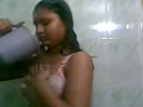 Amateur dark skin Indian girlfriend in the shower washing