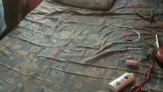 Masturbation, Reiten – öffentlicher Nahaufnahme-Clip von einem schwulen Amateursklaven, der seinen eigenen Arsch fickt