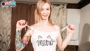 Chippie's shemale dildo video by Femout