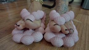 Ruslana - Head Of Slave In Chest Licking Light Pink Flip-flops And Heels - Full