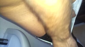 In den Tanga meiner kleiner Schwester gewichst