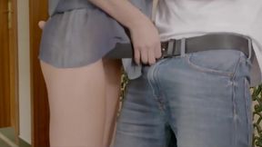 Video porno salope blonde allumeuse et irresistible