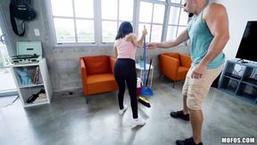 Dont Break Me - Latina Monica Asis &amp; Jmac Skip the Paycheck for a Raw Office Session &amp; Tight Pussy Slapping
