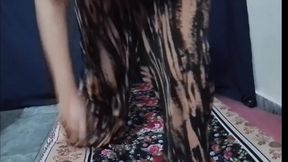 Pakistani Bhabhi Full Hot Boobs Showing