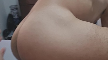 Gozei com a mamada dele e ele gozou no meu pezinho