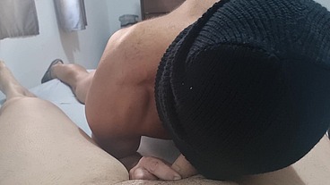Gozei com a mamada dele e ele gozou no meu pezinho