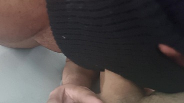 Gozei com a mamada dele e ele gozou no meu pezinho