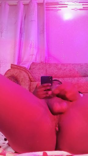 Sexy Big Butt Twink Jerks off