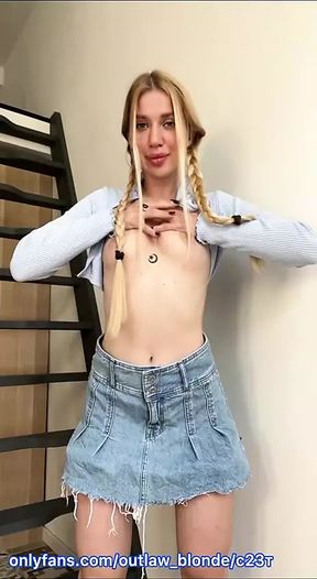 Blondie Plays With Her Tits For You