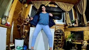 cameltoe milf pees in tight jeans wet fetish tease