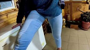 cameltoe milf pees in tight jeans wet fetish tease