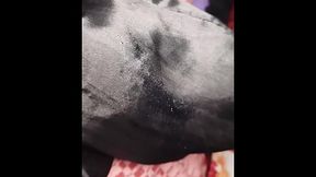 Esfregando a boceta no travesseiro at&eacute_ gozar