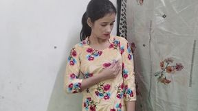 Chachi ka chuchi daba daba kar pela