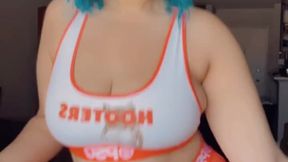 Vanilla Faith, the sexy Hooters girl and eGirl, sucks and jerks a dude's