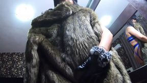 Milfycalla - Hot MILF Gives Deepthroat and Shows Cum Play in Green Fur Coat, Leather Gloves, and Boots 213