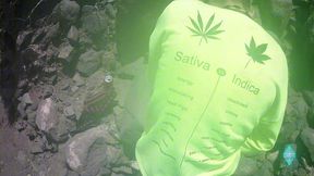 very hot young tourist finds me pissing