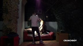 deux mecs baisent filmes par une camera de surveillance