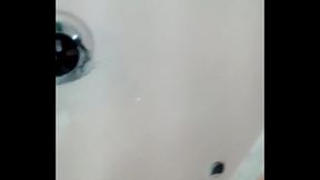 Me la jalo en el ba&ntilde_o