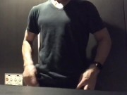 日本人マッチョのトイレでどくどくオナニー