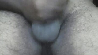 Amatør indiske fyre med massive behårede pikke onanerer og får røvfuck uden kondom