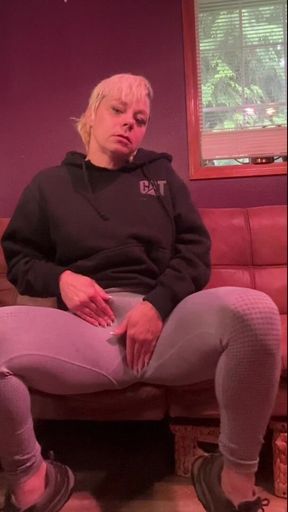 Pussy play in leggings